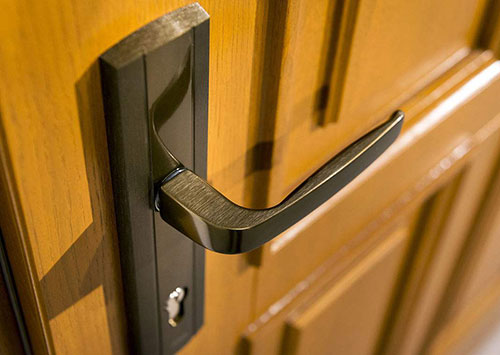 東臺24小時(shí)開鎖電話(上門開鎖換鎖)